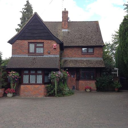 Tudor Cottage Bed & Breakfast CBG Exterior photo